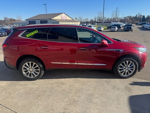Used 2018 Buick Enclave Essence image 4