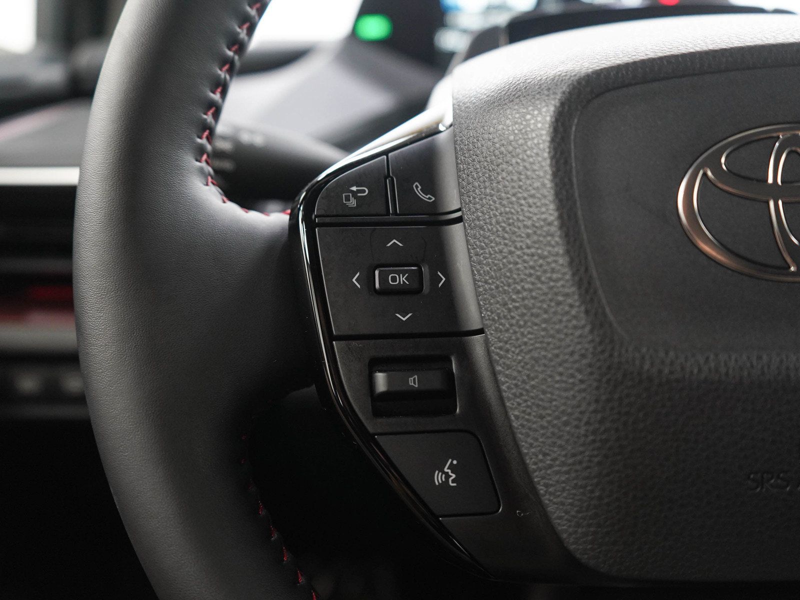 Used 2026 Toyota Prius Plug-In Hybrid FWD image 25
