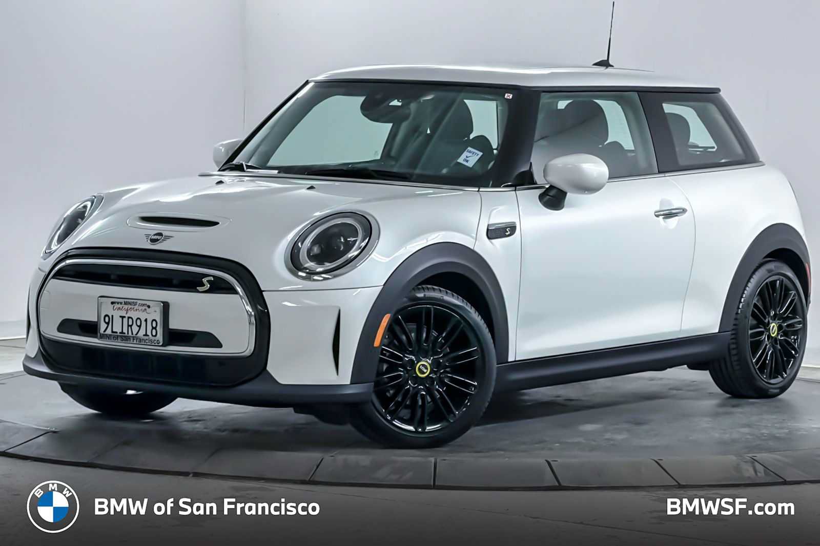 Used 2024 MINI Cooper SE FWD image 1