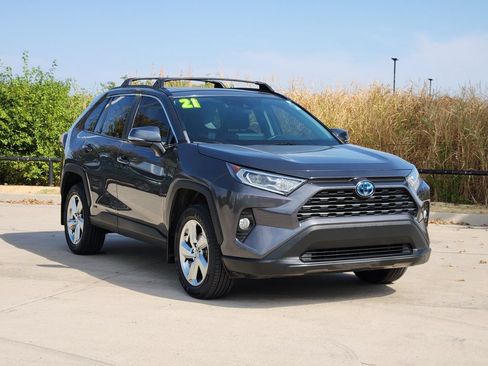 Used 2021 Toyota RAV4 XLE Premium AWD/4WD image 3