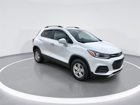 Used 2019 Chevrolet Trax LT w/ LT Convenience Package image 2