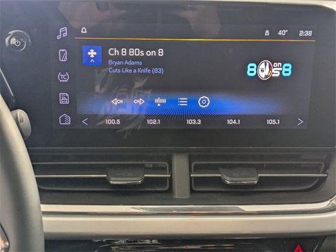 Used 2025 Chevrolet Trax LT w/ LT Convenience Package image 19