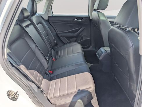 Used 2021 Volkswagen Jetta SE w/ SE Cold Weather Package FWD image 12