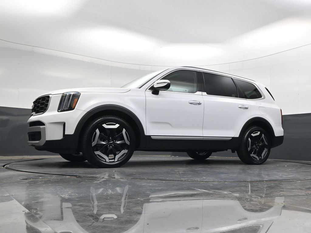 Used 2025 Kia Telluride S AWD/4WD image 41