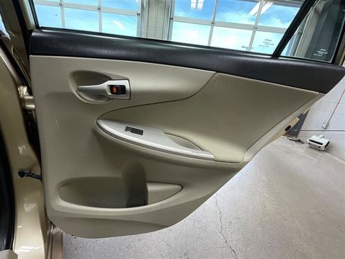 Used 2012 Toyota Corolla LE image 19