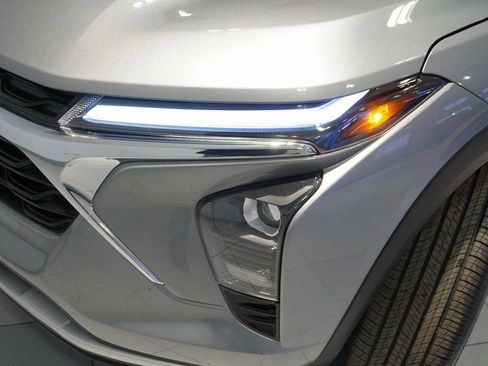 Certified 2025 Chevrolet Trax LT w/ LT Convenience Package image 29