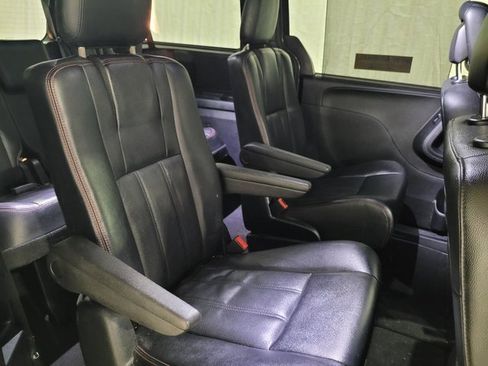 Used 2018 Dodge Grand Caravan GT image 49