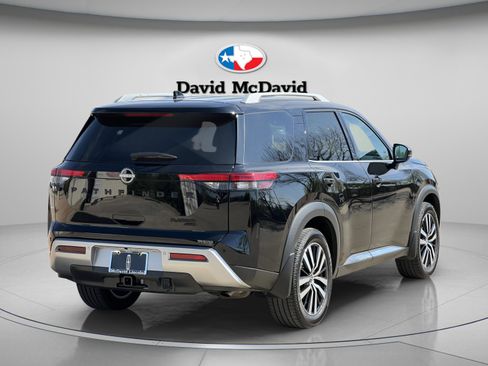 Used 2024 Nissan Pathfinder Platinum image 8