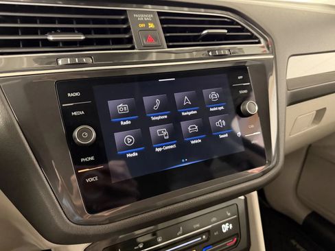 Used 2023 Volkswagen Tiguan SE w/ Panoramic Sunroof Package AWD/4WD image 21