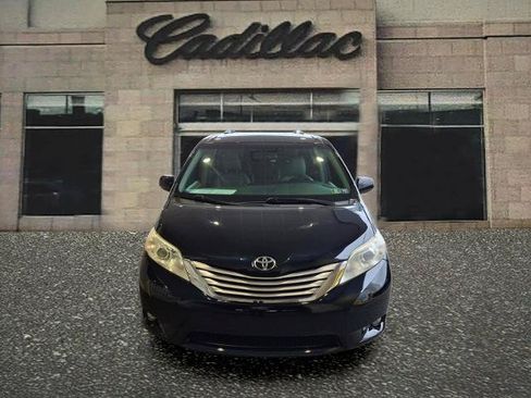 Used 2017 Toyota Sienna XLE Premium FWD image 8