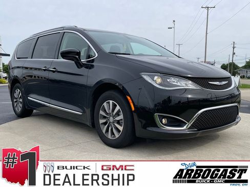 Used 2020 Chrysler Pacifica Touring-L Plus FWD image 1