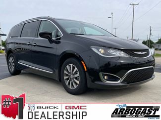 Used 2020 Chrysler Pacifica Touring-L Plus FWD video 1