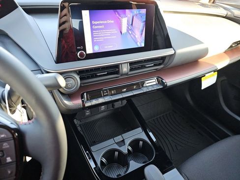 New 2026 Toyota Prius Plug-In Hybrid FWD image 30
