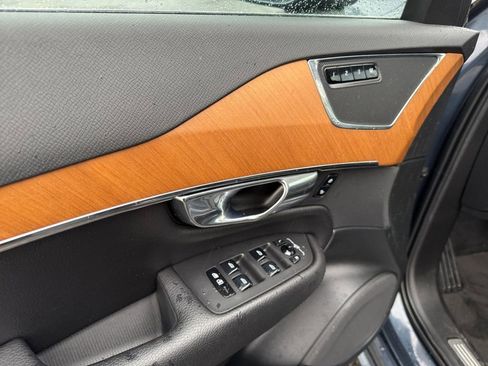 Used 2022 Volvo XC90 T6 Momentum image 11
