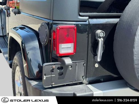 Used 2014 Jeep Wrangler Unlimited Sahara w/ Connectivity Group AWD/4WD image 9