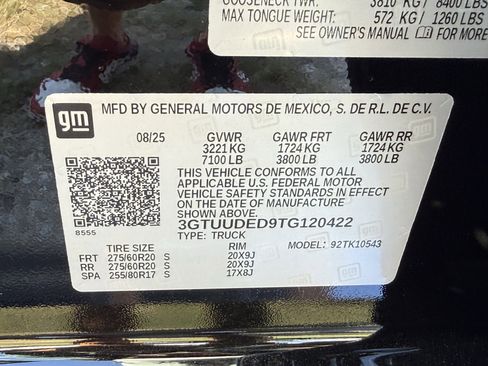 New 2026 GMC Sierra 1500 SLT image 18