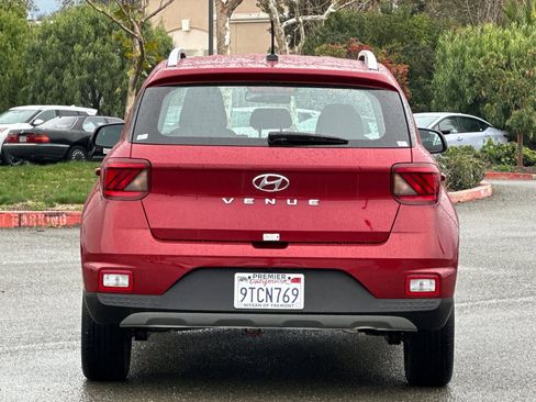 Used 2025 Hyundai Venue SEL image 5