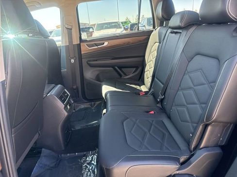 Used 2025 Volkswagen Atlas SE AWD/4WD image 19