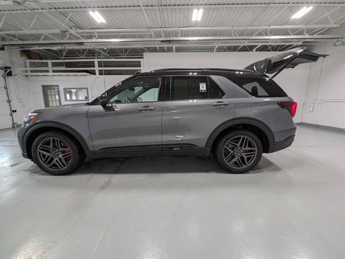 Certified 2025 Ford Explorer ST AWD/4WD image 12