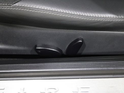 Used 2005 Chrysler Crossfire SRT-6 RWD image 5