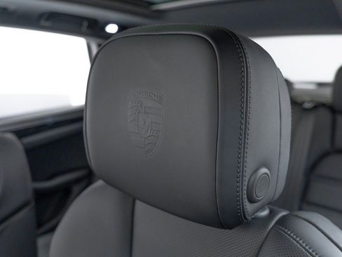 Certified 2025 Porsche Macan image 31