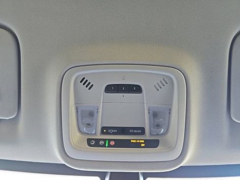 Used 2019 Chevrolet Traverse LT image 7