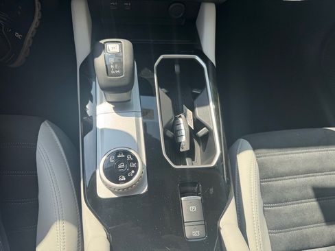 New 2025 Mitsubishi Outlander SE image 32