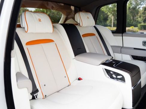 Used 2023 Rolls-Royce Cullinan w/ Cullinan Package image 30
