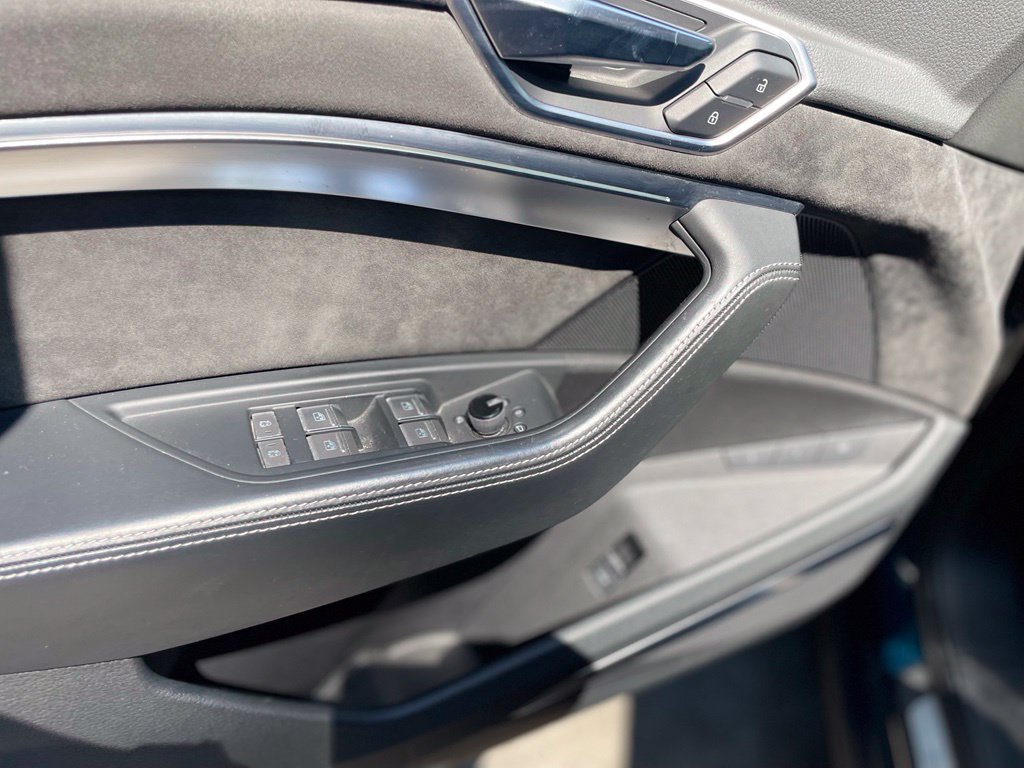 Used 2019 Audi e-tron Prestige w/ Prestige Package AWD/4WD image 10