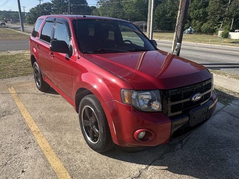 Used 2010 Ford Escape XLT image 1