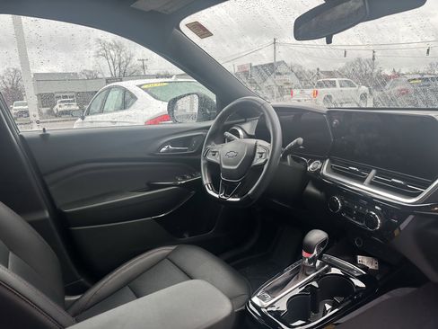 Certified 2024 Chevrolet Trax RS w/ Sunroof Package image 12