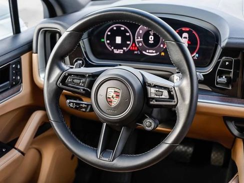 Used 2024 Porsche Cayenne image 13
