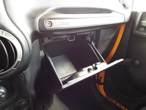 Used 2012 Jeep Wrangler Unlimited Sport AWD/4WD image 27
