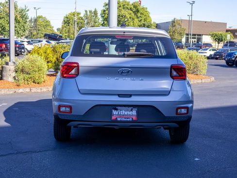 Used 2021 Hyundai Venue SE FWD image 8