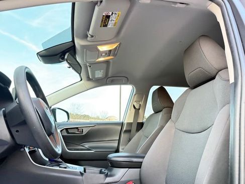 Used 2021 Toyota RAV4 LE image 24