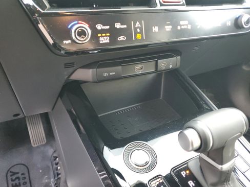 Used 2025 Kia Niro EX image 25