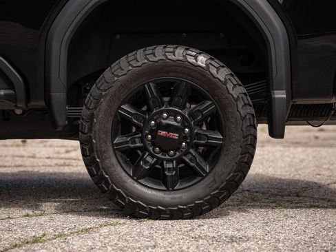 Used 2024 GMC Sierra 2500 AT4 w/ AT4 Premium Plus Package AWD/4WD image 12