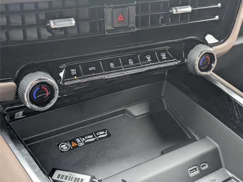 New 2026 Chevrolet Suburban High Country RWD image 20