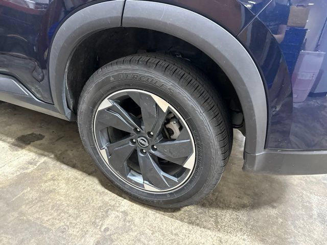 Used 2024 Nissan Rogue SV AWD/4WD image 15