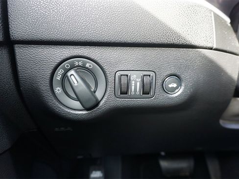 Used 2019 Dodge Charger SXT image 5