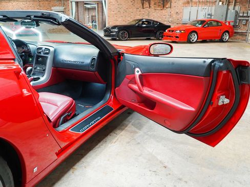 Used 2006 Chevrolet Corvette Coupe w/ Preferred Equipment Group RWD image 49