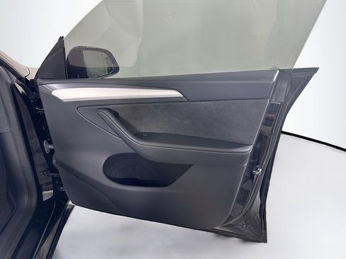 Used 2025 Tesla Model Y Performance AWD/4WD image 32