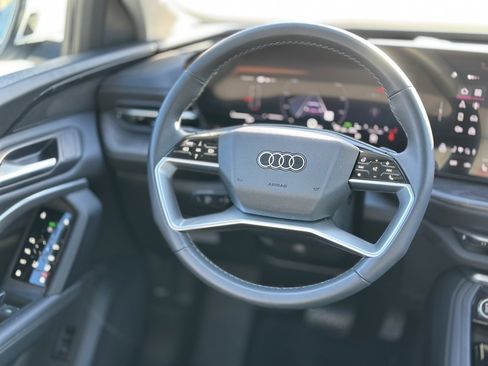 Used 2025 Audi Q5 2.0T Premium Plus w/ Convenience Package image 12