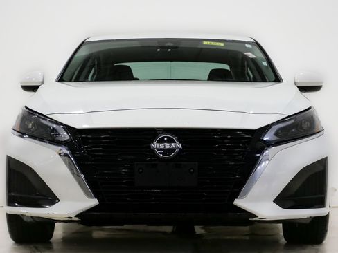 Used 2023 Nissan Altima 2.5 SV image 2