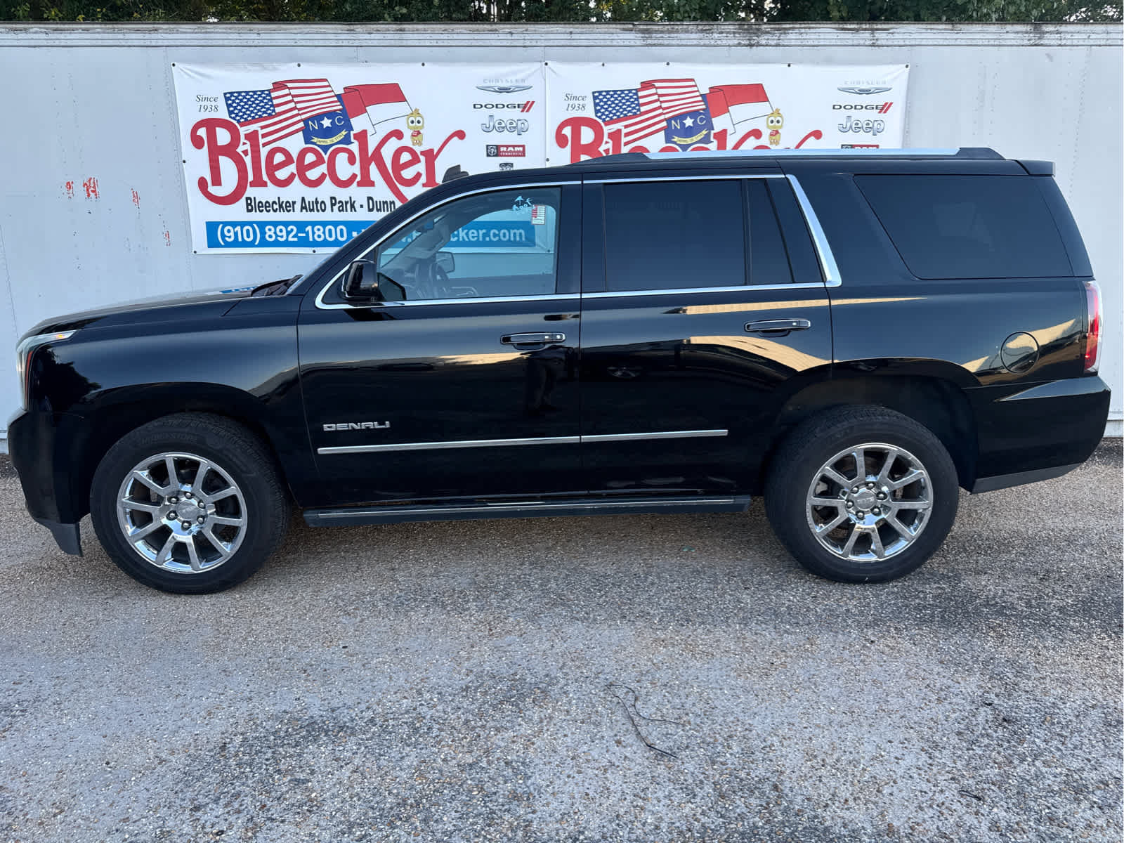 Used 2015 GMC Yukon Denali w/ Touring Package AWD/4WD image 7