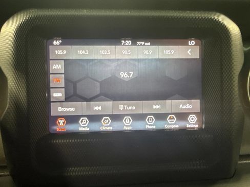 Used 2020 Jeep Wrangler Unlimited Sahara AWD/4WD image 27