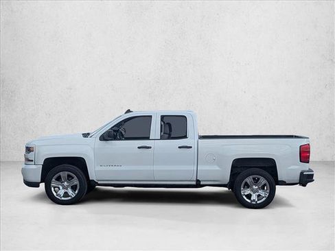 Used 2018 Chevrolet Silverado 1500 Custom w/ Custom Convenience Package RWD image 9