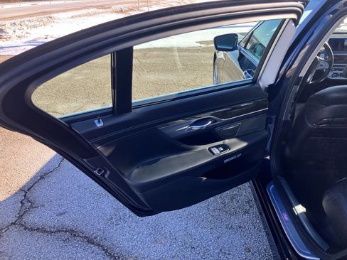 Used 2016 BMW 750i xDrive image 22