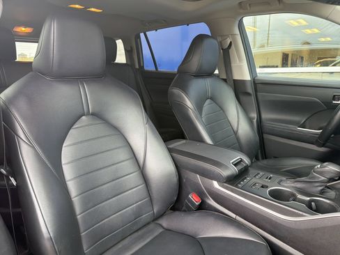 Used 2022 Toyota Highlander XLE AWD/4WD image 26
