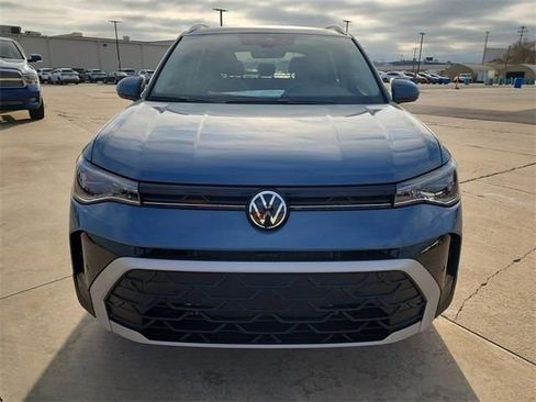 New 2026 Volkswagen Taos SE image 9